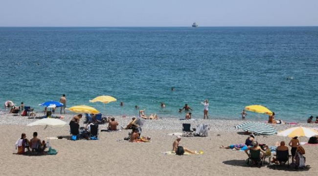 Antalya'da hava sıcaklığı 37 dereceyi gördü