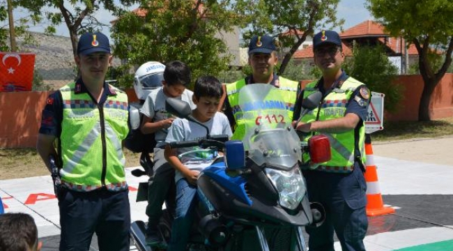 Öğrencilere trafik eğitimi