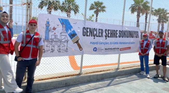 Gönüllü gençler kente dokunuyor